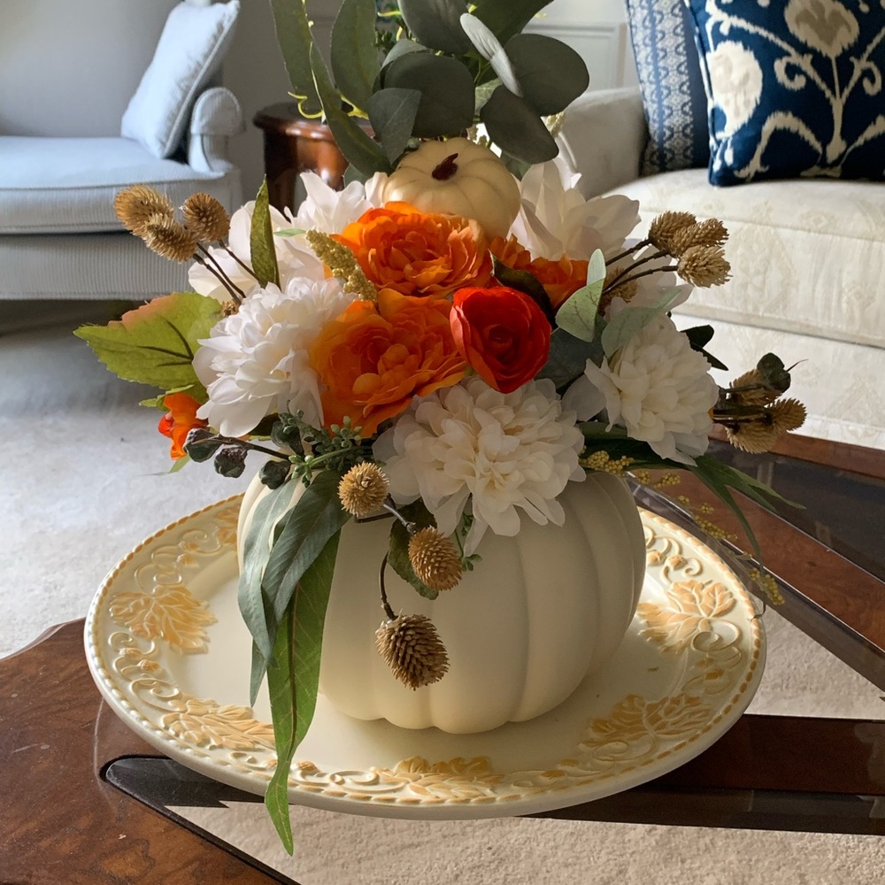 Autumn pumpkin centerpiece - Picture 7 of 9
